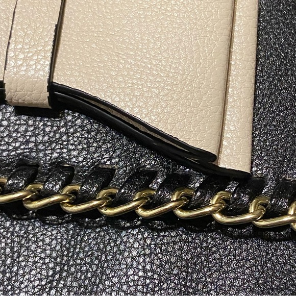 Betsey Johnson Black and Beige Bow Crossbody Purse - Picture 4 of 9